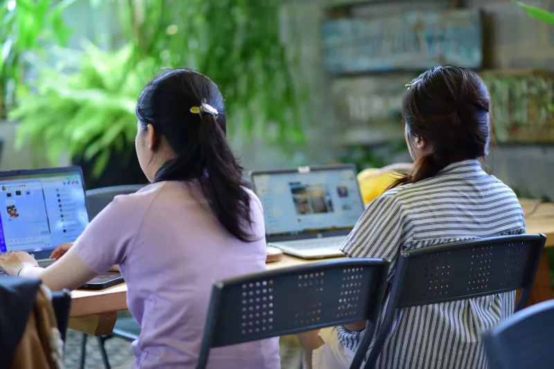 The 2 PM Fix: Why Forward-Thinking Companies Are Quietly Embracing Daytime Streams at Work