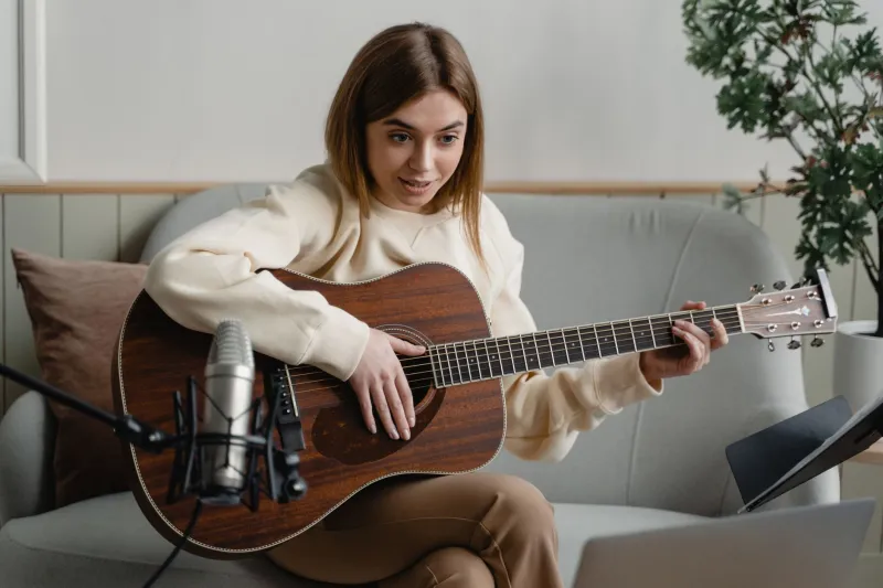 Skip the Tour Bus: Why Entertainers Are Choosing Daily Live Streams Over Sold-Out Shows