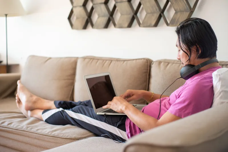 More Than a Screen: The Quiet Psychology Behind Daytime Streaming's Unbreakable Fan Bonds